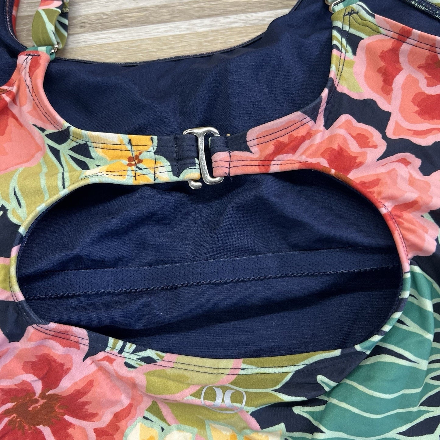 NWT Hurley Women’s Hawaiian One Piece Swimsuit Size L - JN325