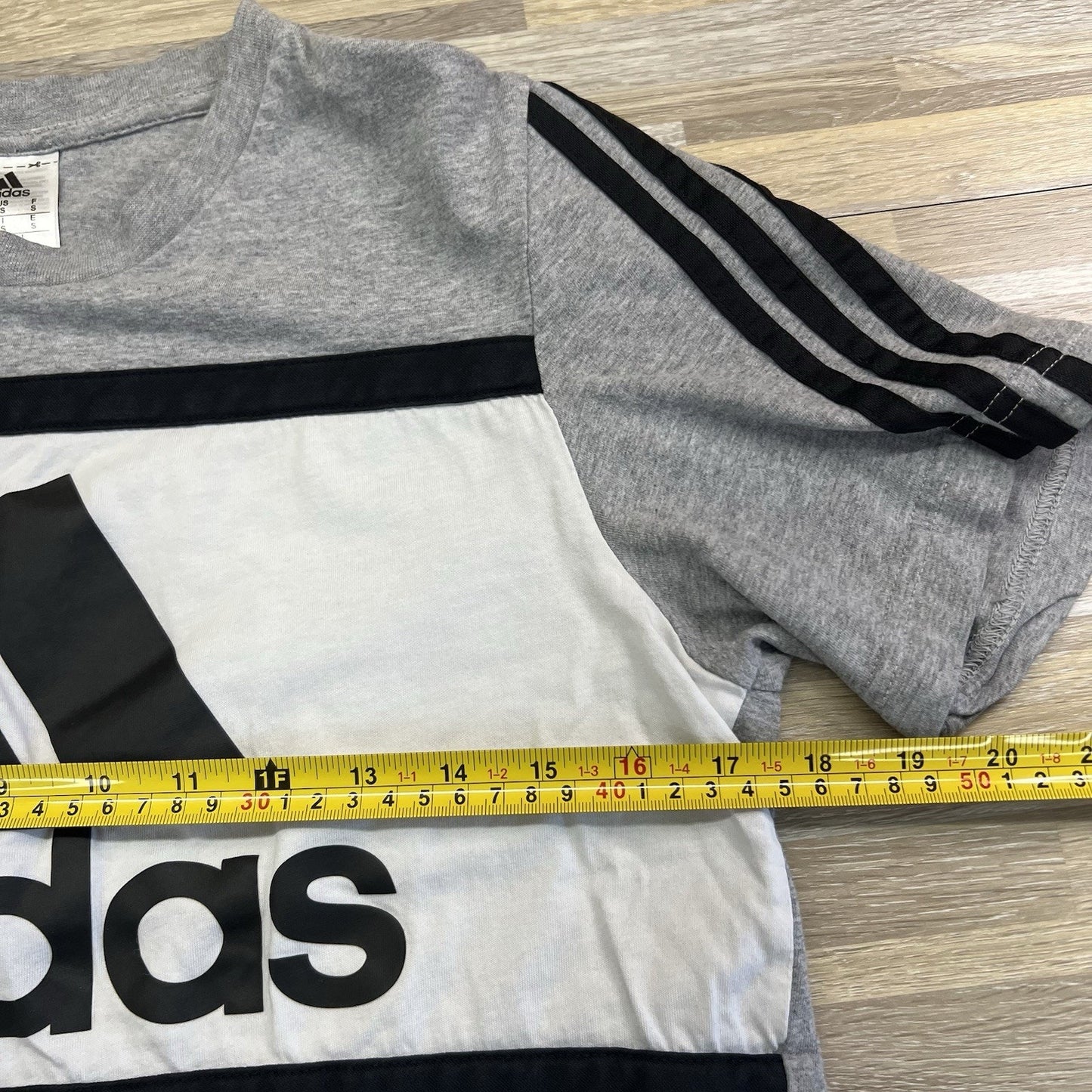 Adidas T-Shirt Mens Size Small - JN319