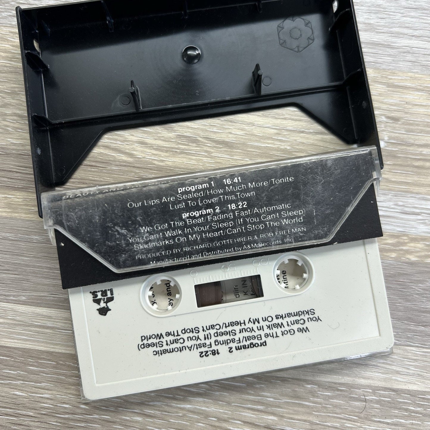 Go-Go's Beauty and the Beat Vintage 1981 Cassette CS-70021 - JL449
