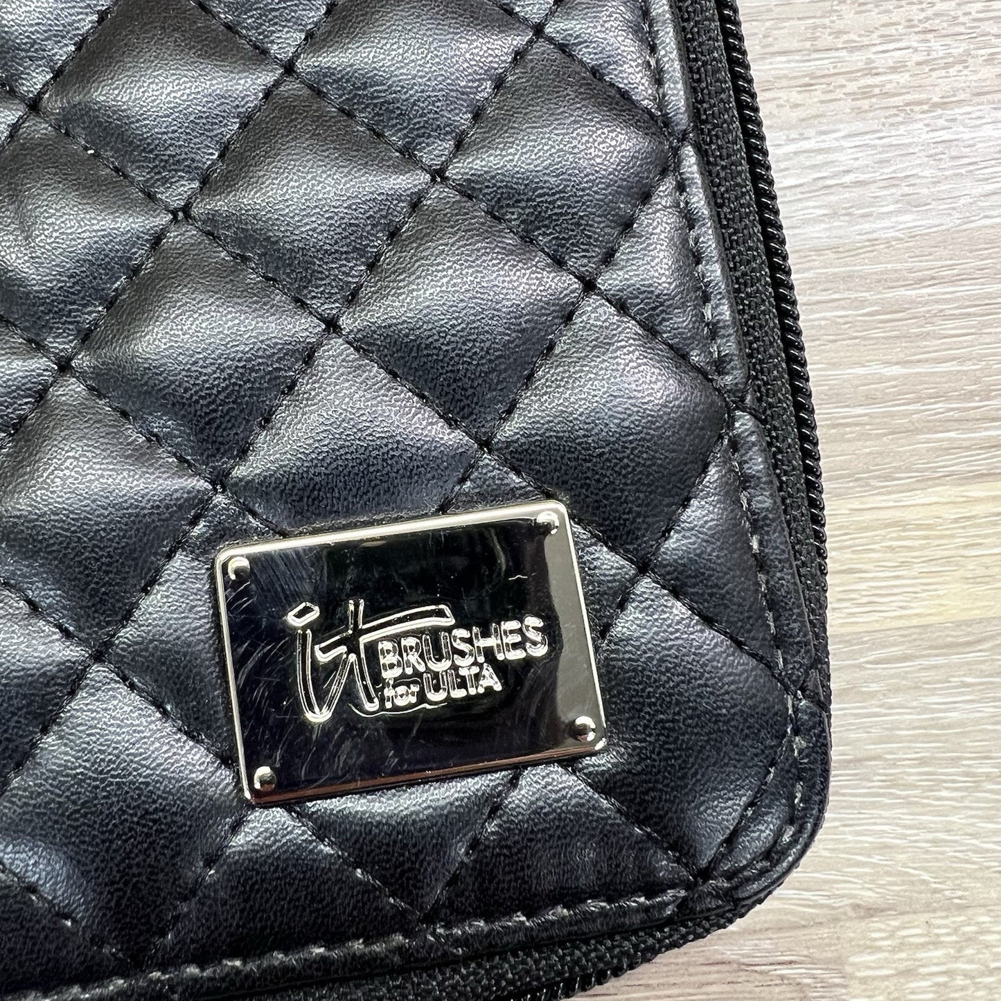 It Brushes for Ulta Case Quilted Black Make Up Brush Zip Up Case Travel - JL521