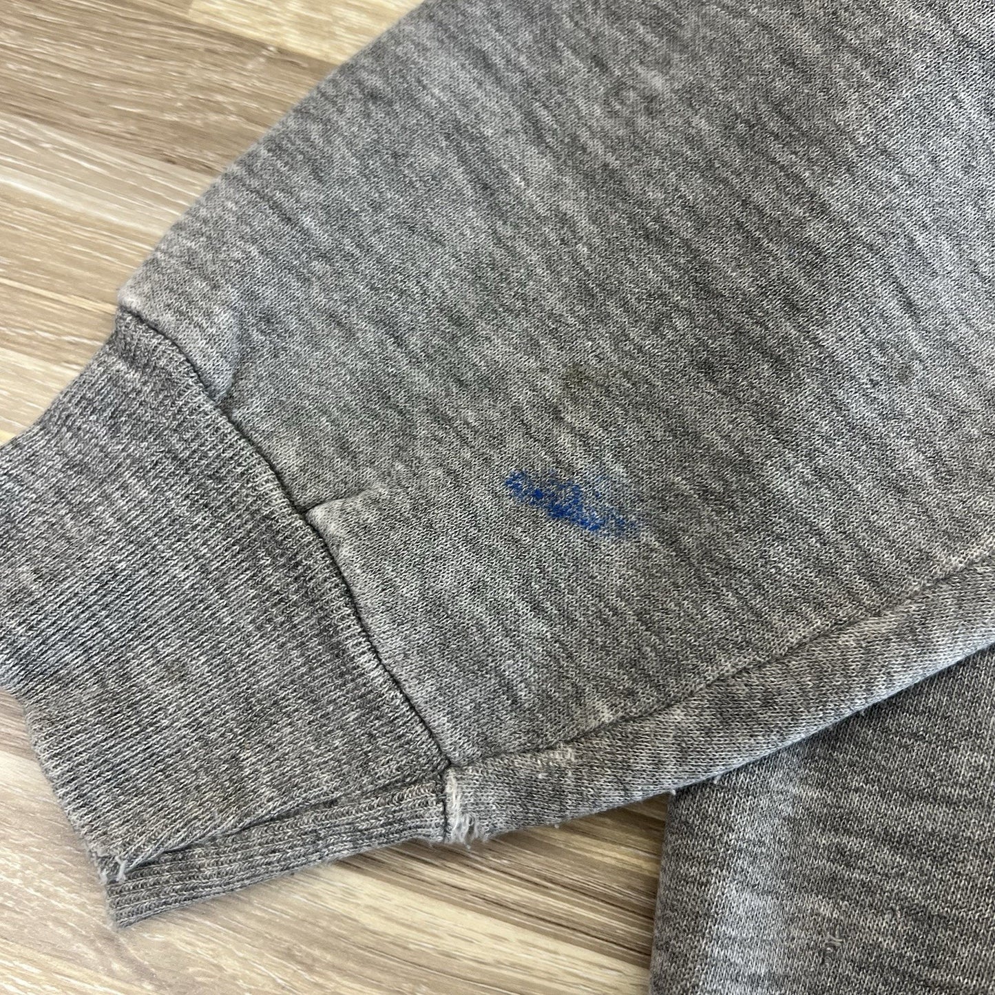 Vintage Loyola University Soft Grey Sweatshirt Size L - M228