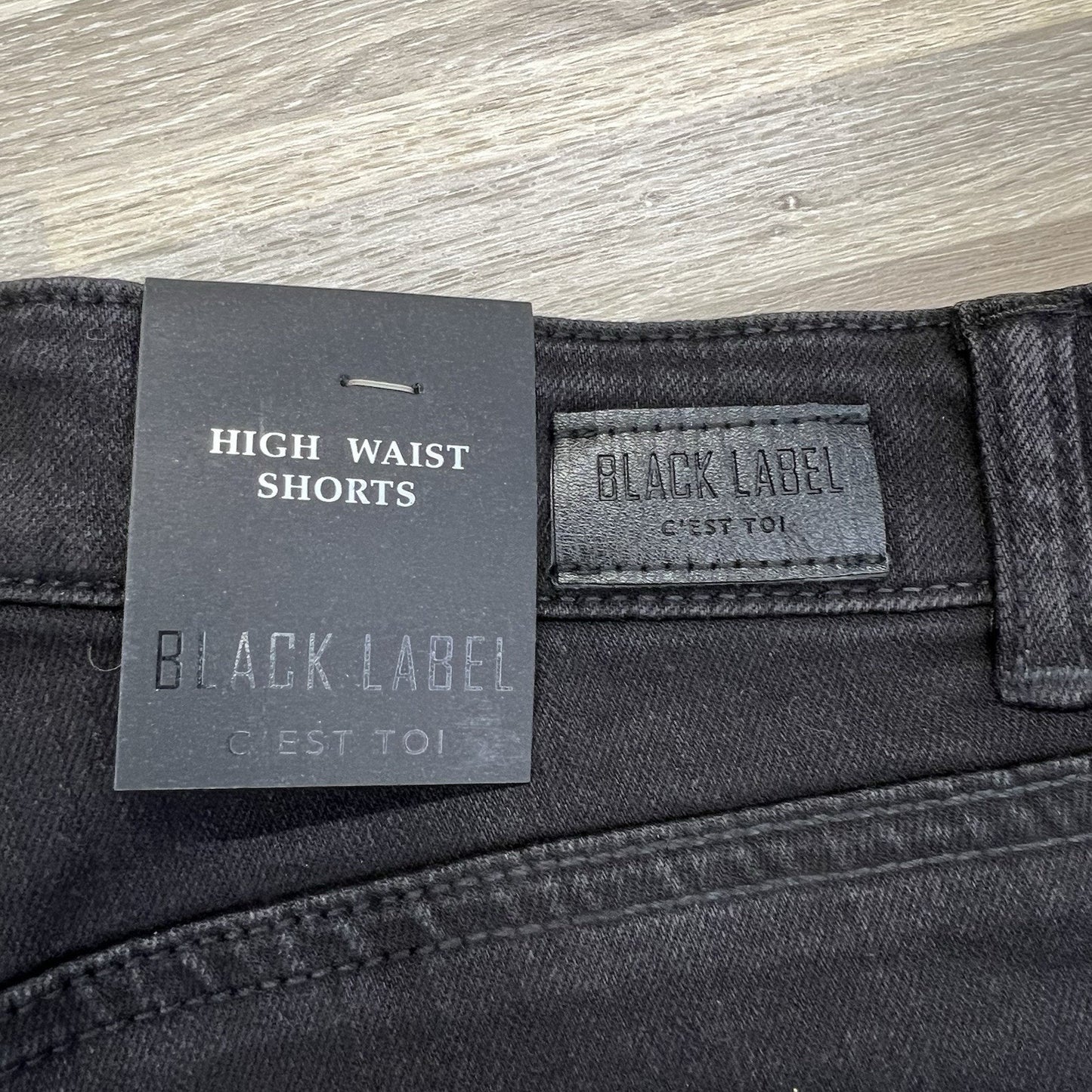 Black Label C’est Toi Girls Destroyed Shorts NWT Size S - A107/108