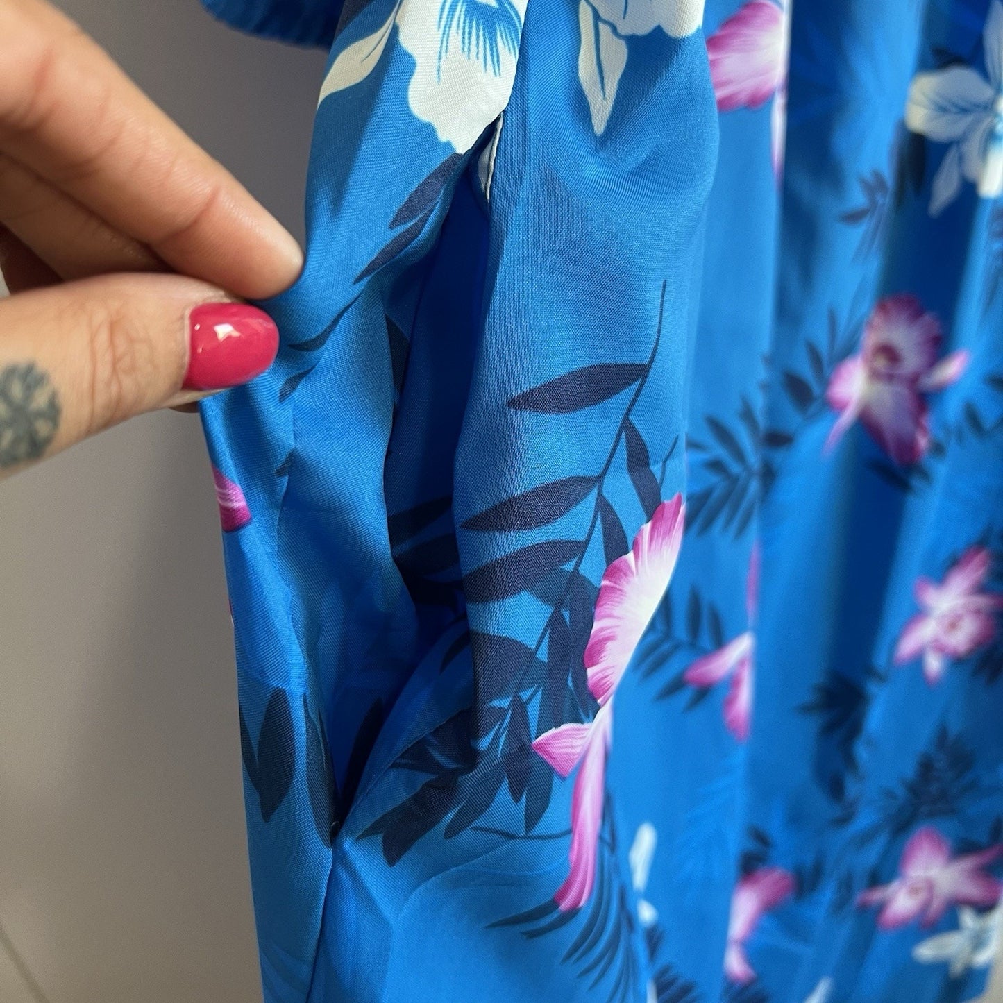 VTG Hilo Hattie’s Hawaii Floral Blue Muumuu Single Pocket One Size Long- JL396