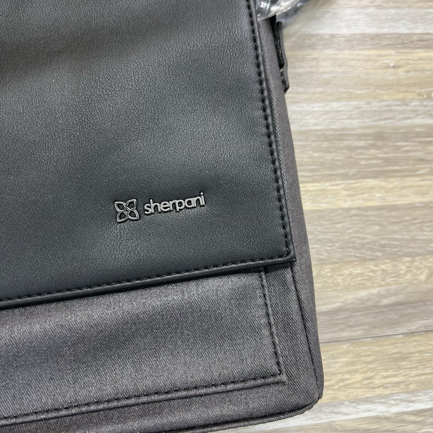 NWT Sherpani Dalia Crossbody Bag Black Adjustable Strap - JL362