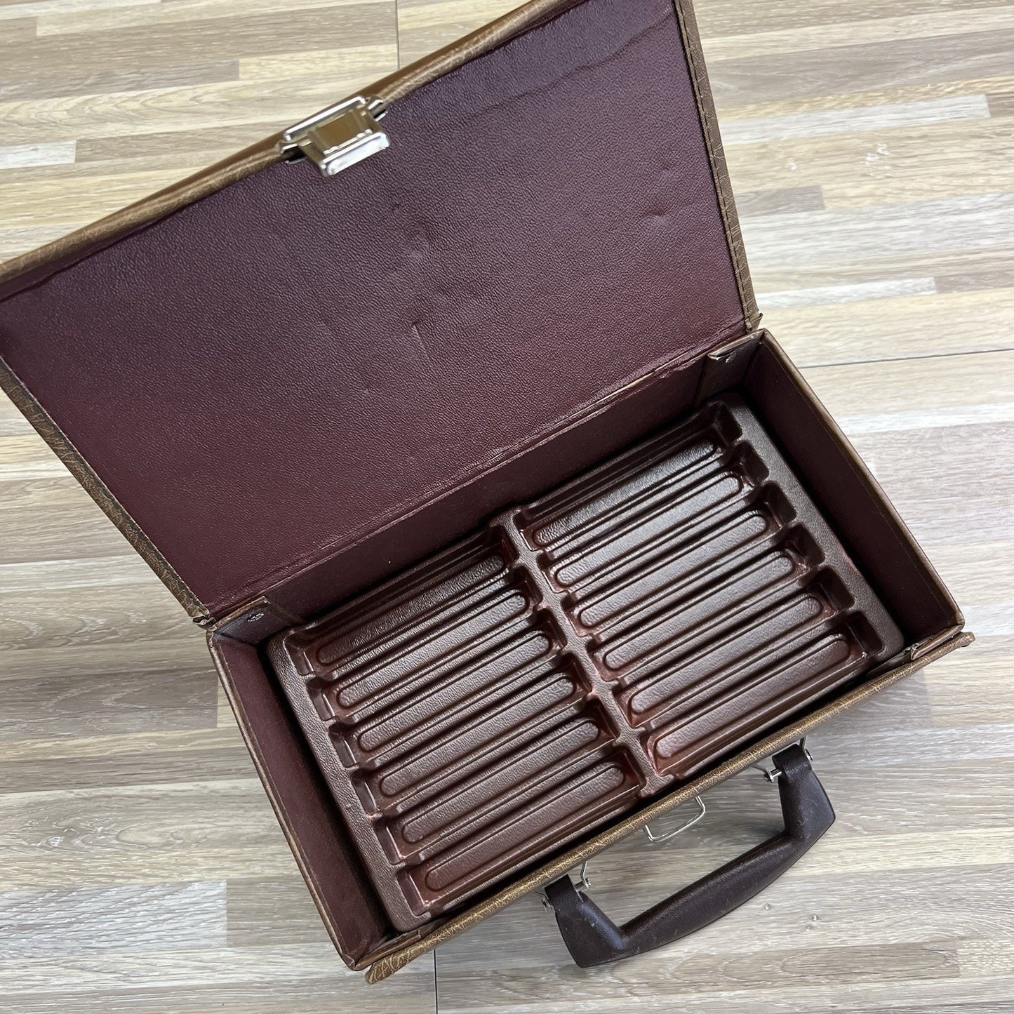 Vintage 12 Tape Cassette Tape Carrying Case - JL479
