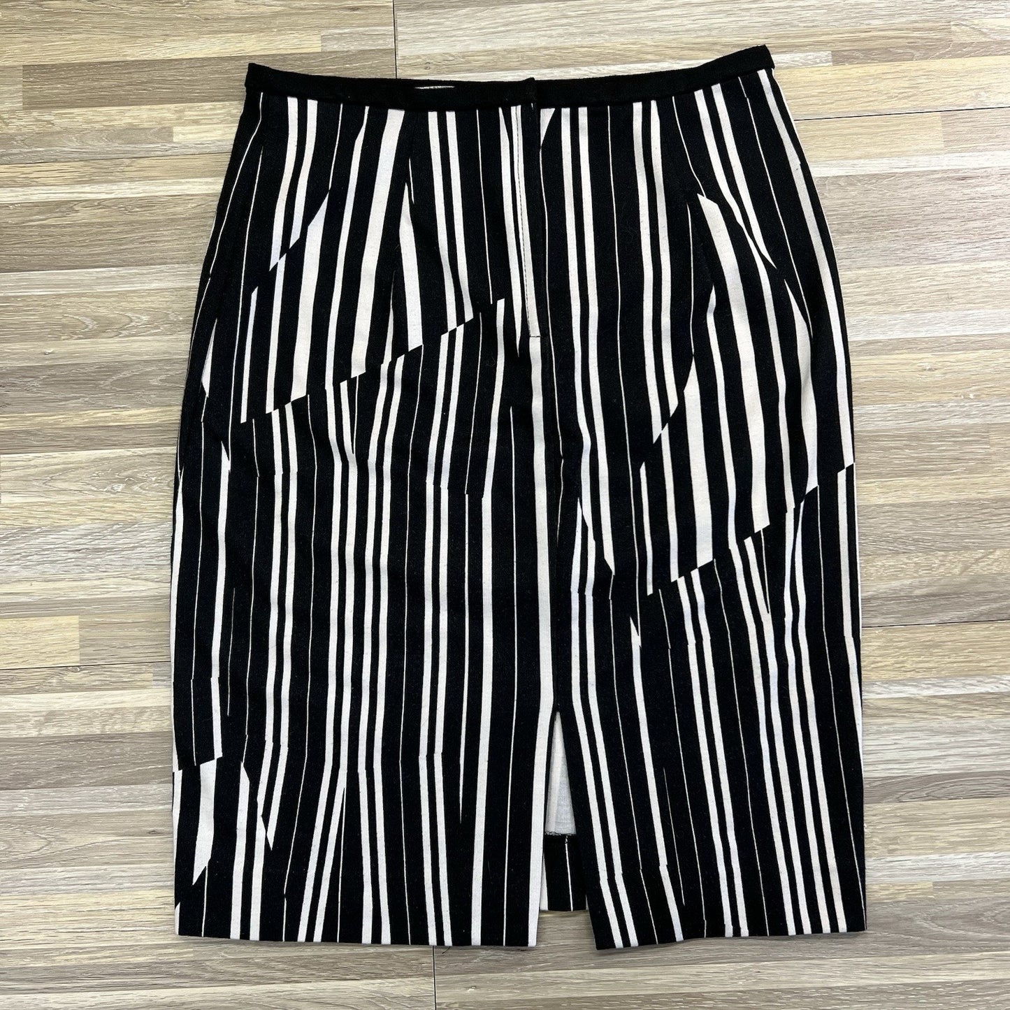 H&M Women's Mini Skirt Black White Size 4 - JN308