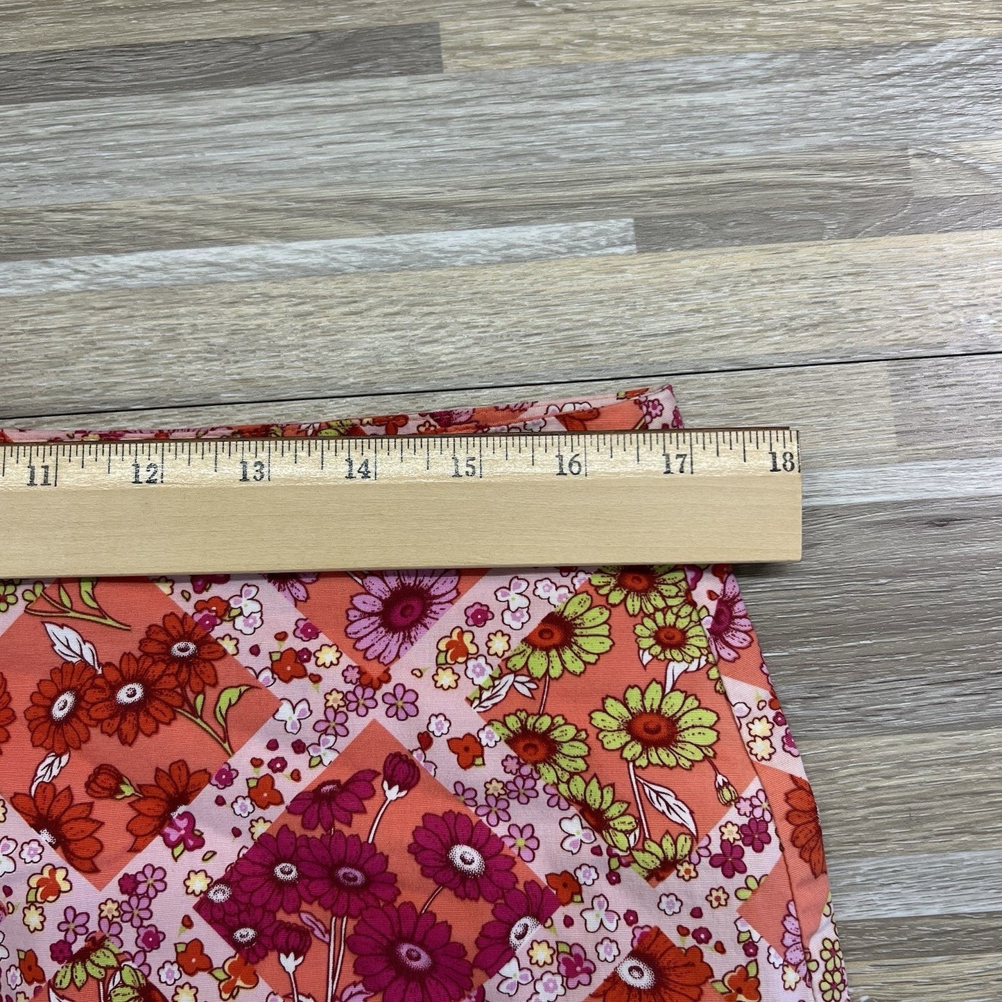 ILU Clothing Company Women’s Skirt Large 70s Theme - JN315