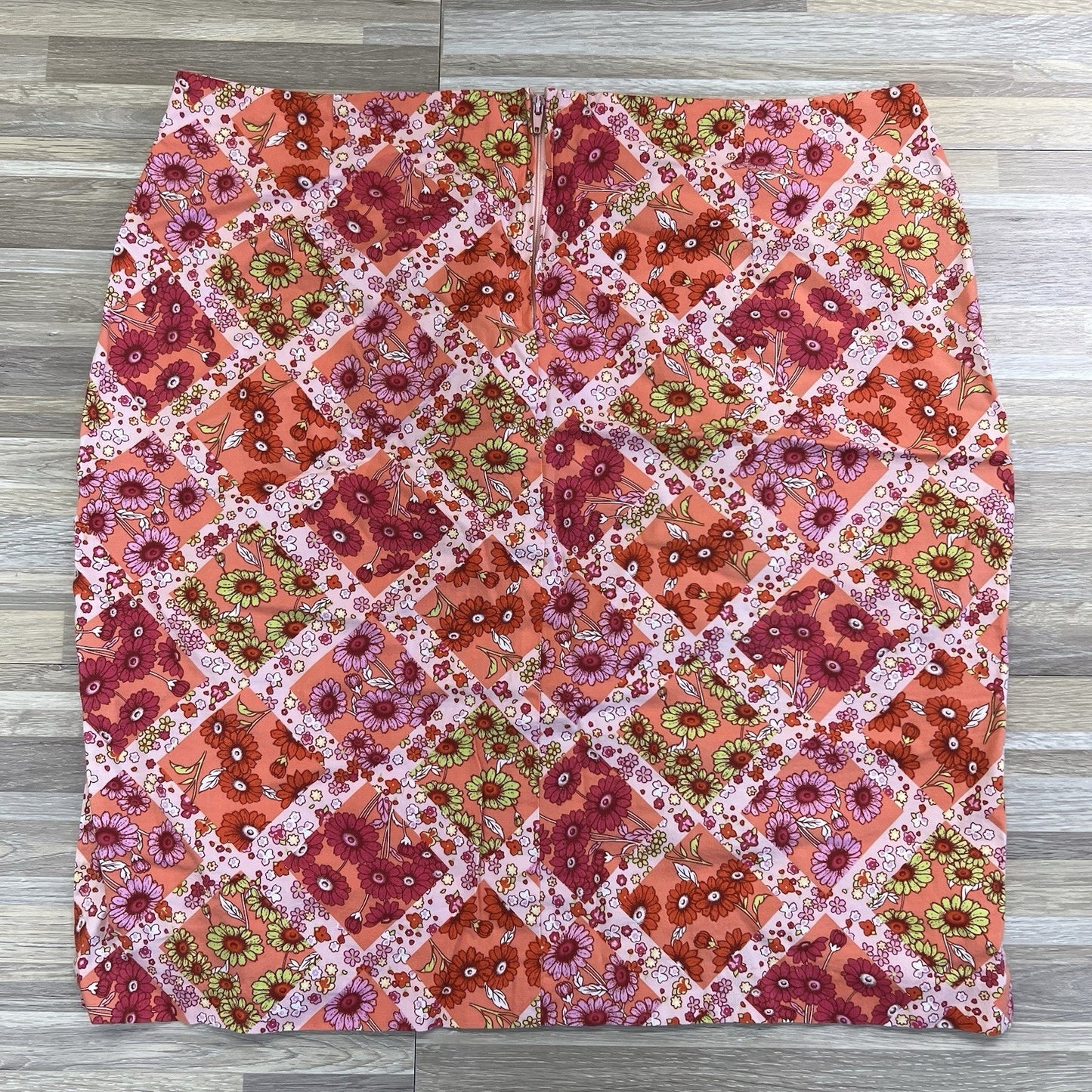 ILU Clothing Company Women’s Skirt Large 70s Theme - JN315