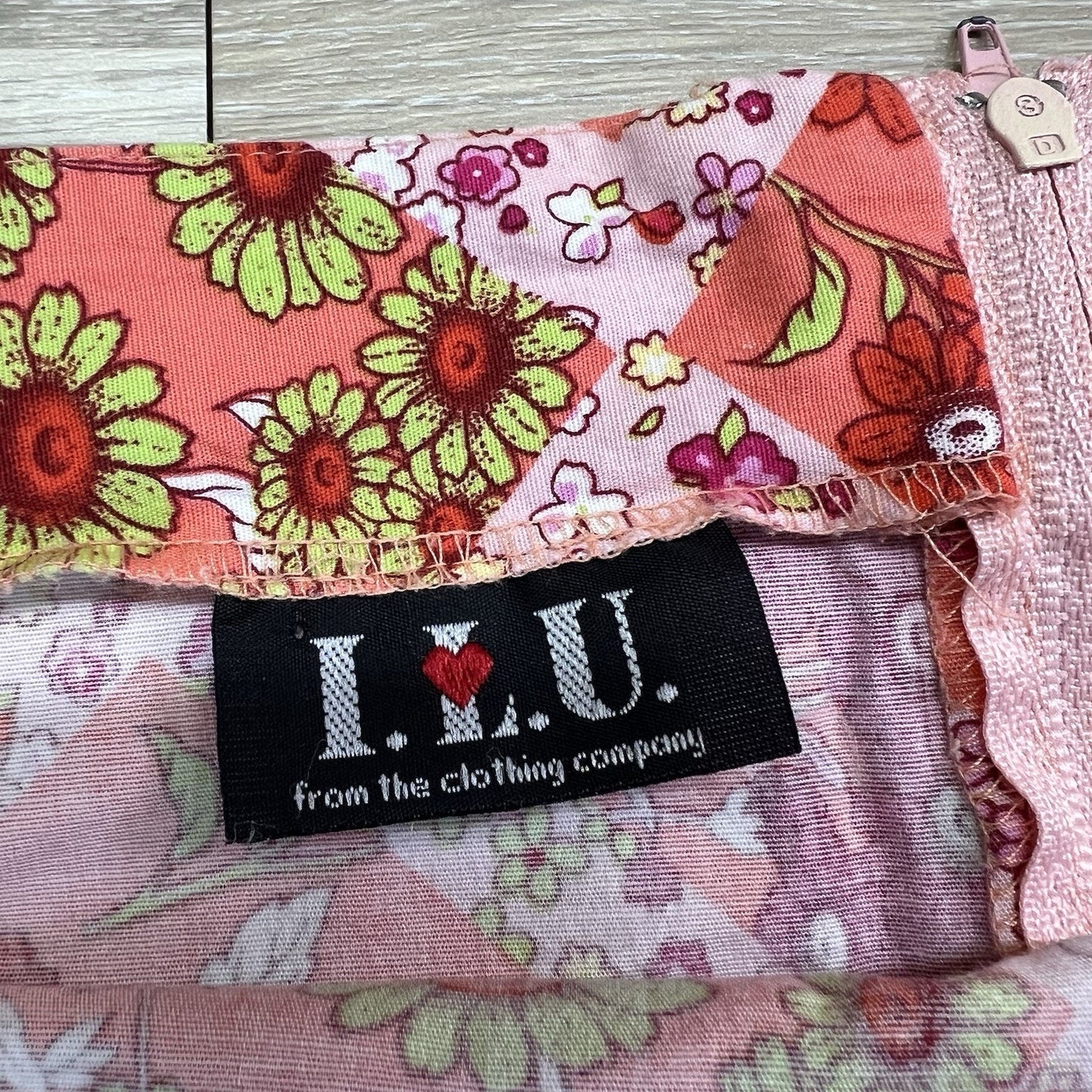 ILU Clothing Company Women’s Skirt Large 70s Theme - JN315