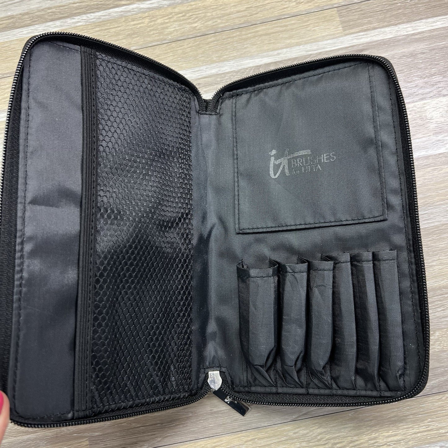 It Brushes for Ulta Case Quilted Black Make Up Brush Zip Up Case Travel - JL521