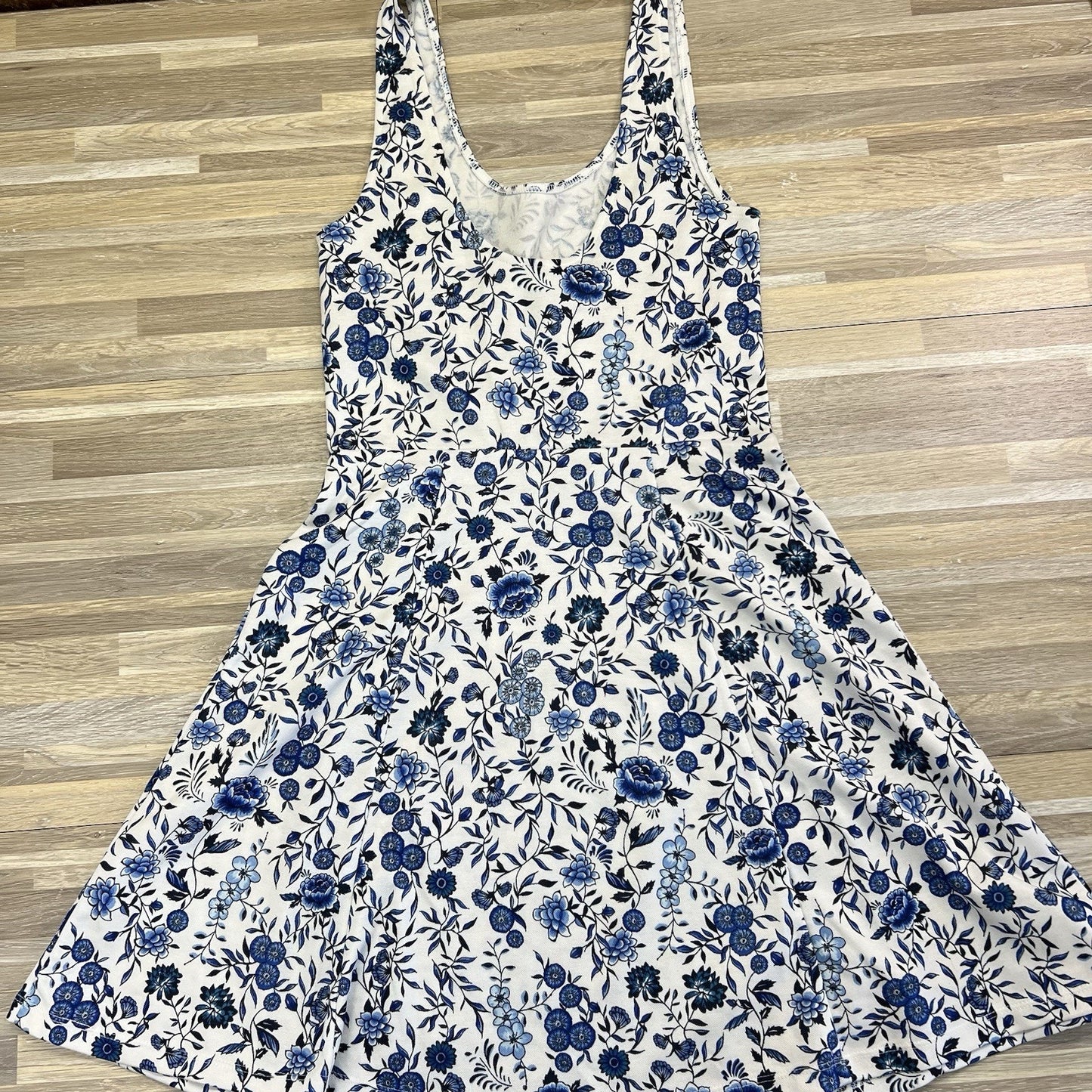 H&M Divided Blue White Floral Sundress Size 4 - JN304