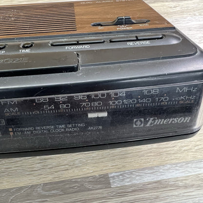 VTG 90s Era Emerson AM/FM Clock Radio Alarm AK2776 Wood Grain Tested WORKS 5D715
