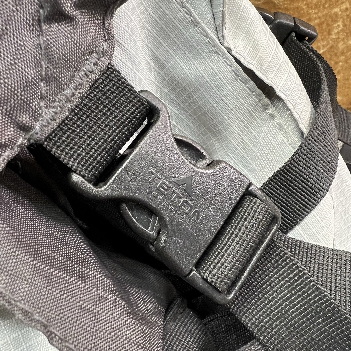 Teton Sports Summit 2800 Lightweight Hiking Daypack Padded - JN285