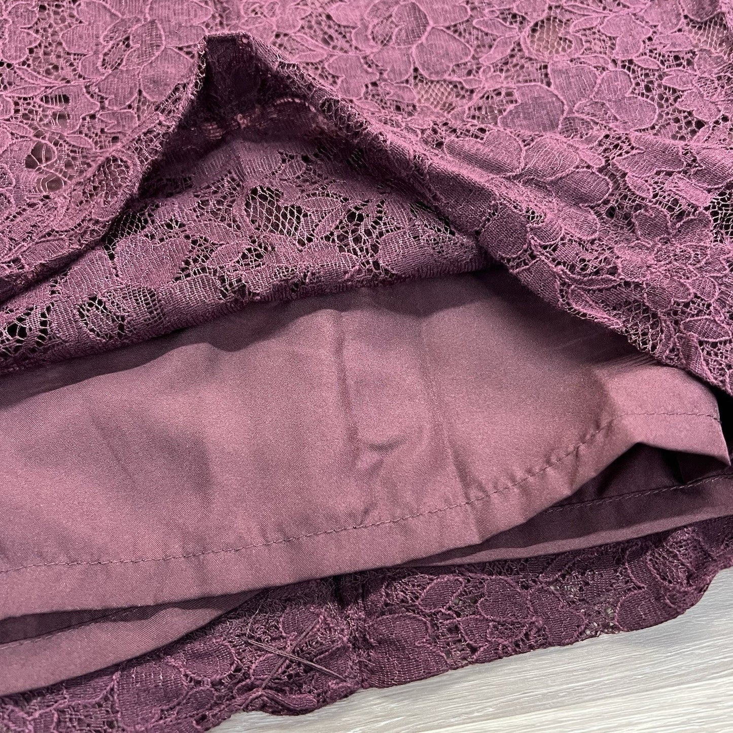 Banana Republic Pencil Skirt Maroon Lace Floral Size 6 - JN281