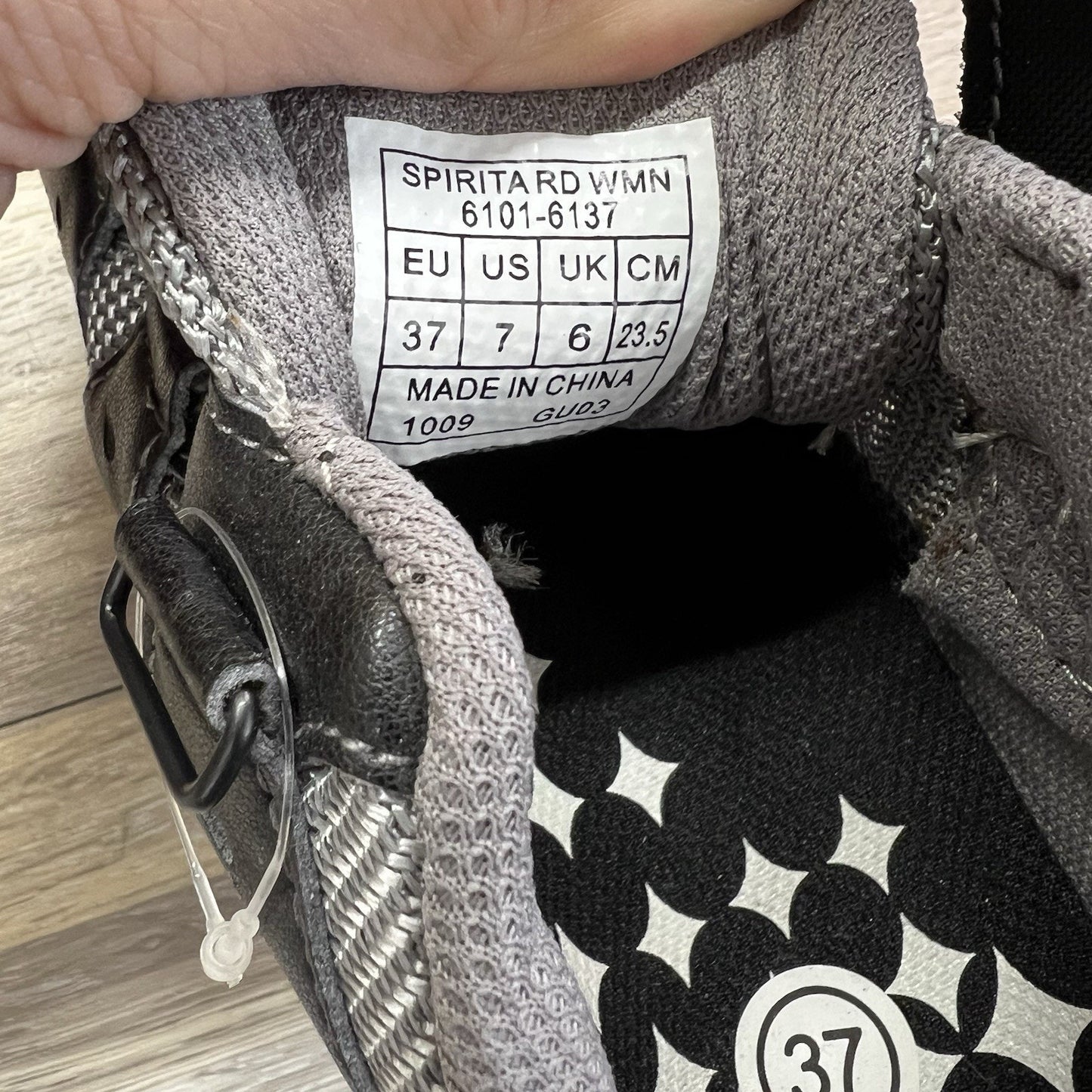 NWOT Specialized Spirita RD Women Cycling Shoes Size 7 Black Grey Clip On -8O645