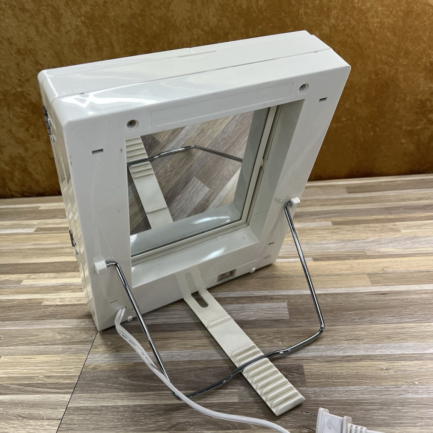 VTG Jerdon JGL9W Tri Fold Two Sided Lighted White Makeup Mirror WORKS - 5D714