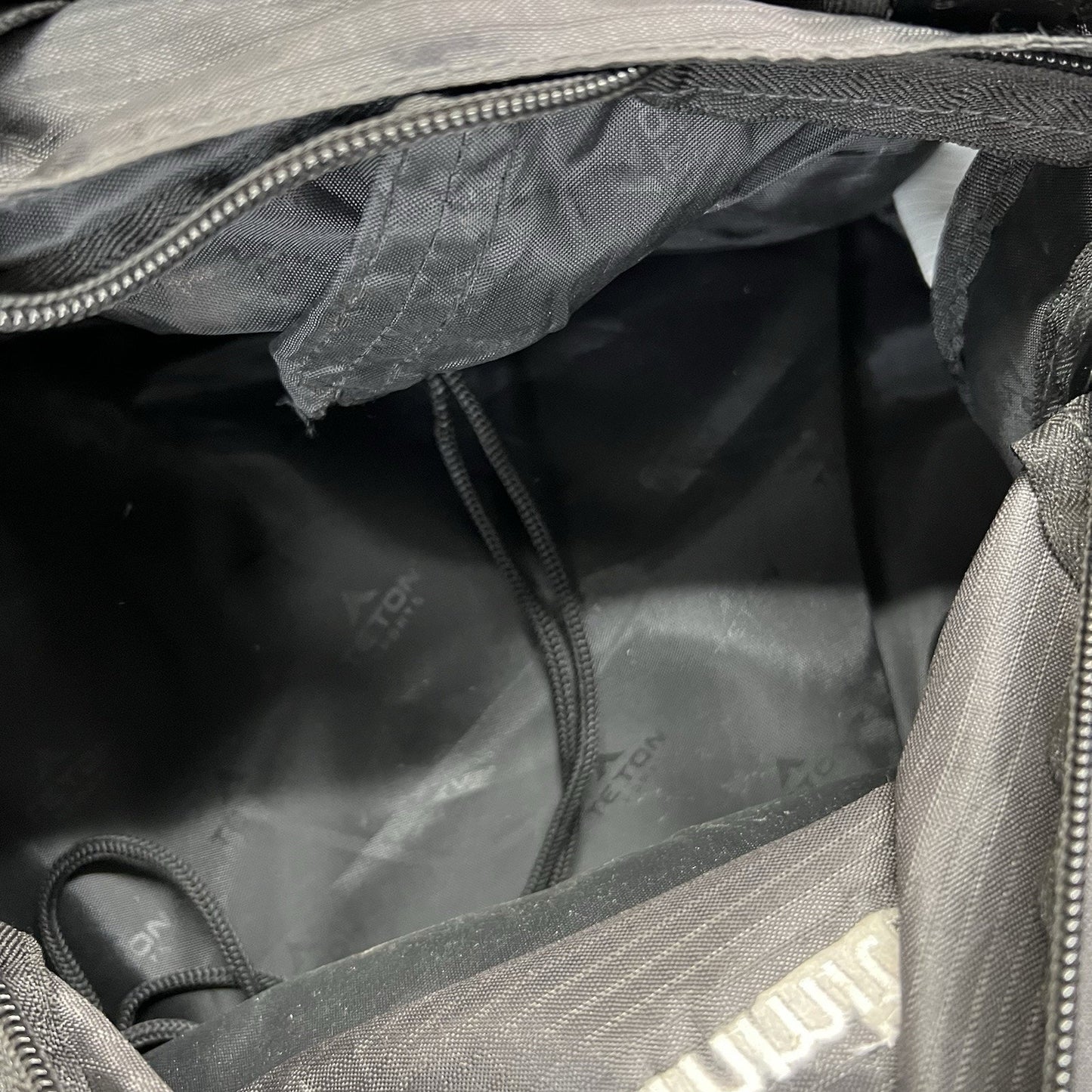 Teton Sports Summit 2800 Lightweight Hiking Daypack Padded - JN285