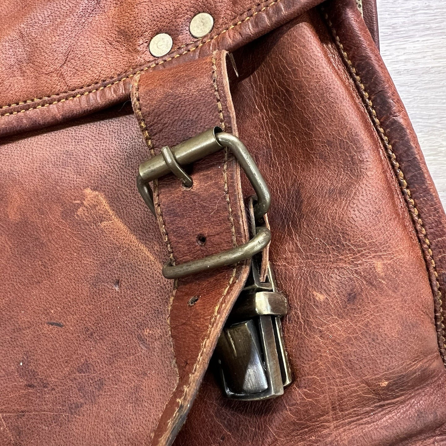 Komal's Passion Leather Messenger Bag Buckle Closure Vintage Brown - JL403
