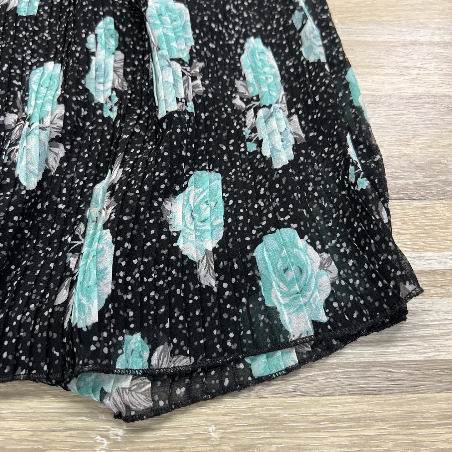 Torrid Women’s Skirt Blue Roses Maxi Size 2 Waist 36 - JN279