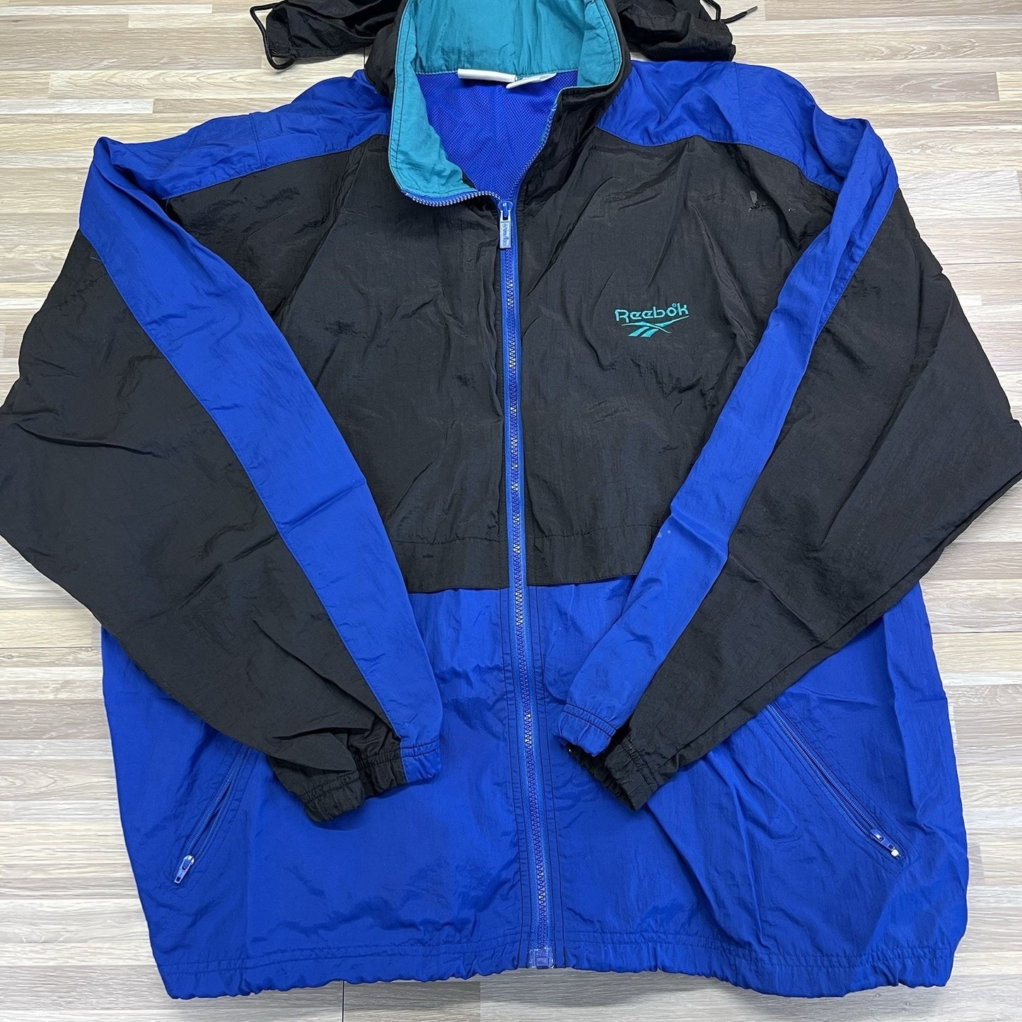 VTG Reebok Men's 90s Windbreaker Jacket Size XL Tuck Away Hood Black Blue -2N666