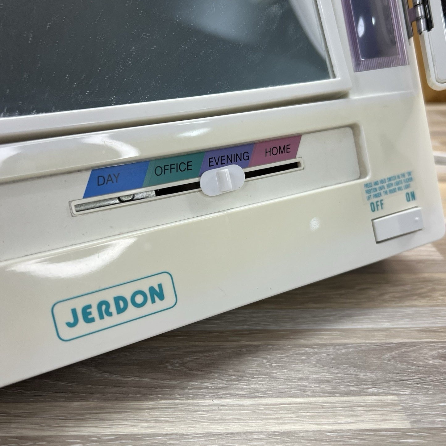 VTG Jerdon JGL9W Tri Fold Two Sided Lighted White Makeup Mirror WORKS - 5D714