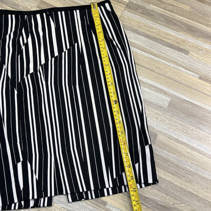H&M Women's Mini Skirt Black White Size 4 - JN308
