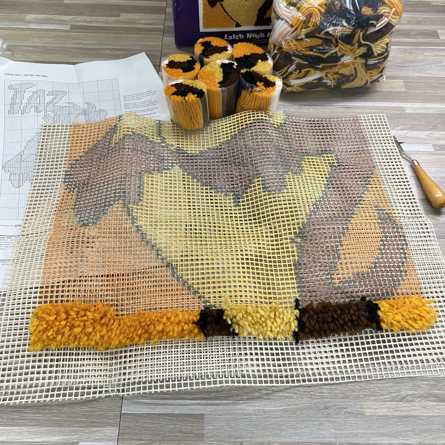 VTG Rare 1994 Caron LOONEY TUNES Taz Latch Hook Kit Huge 30" x 20" 90s - 5D725