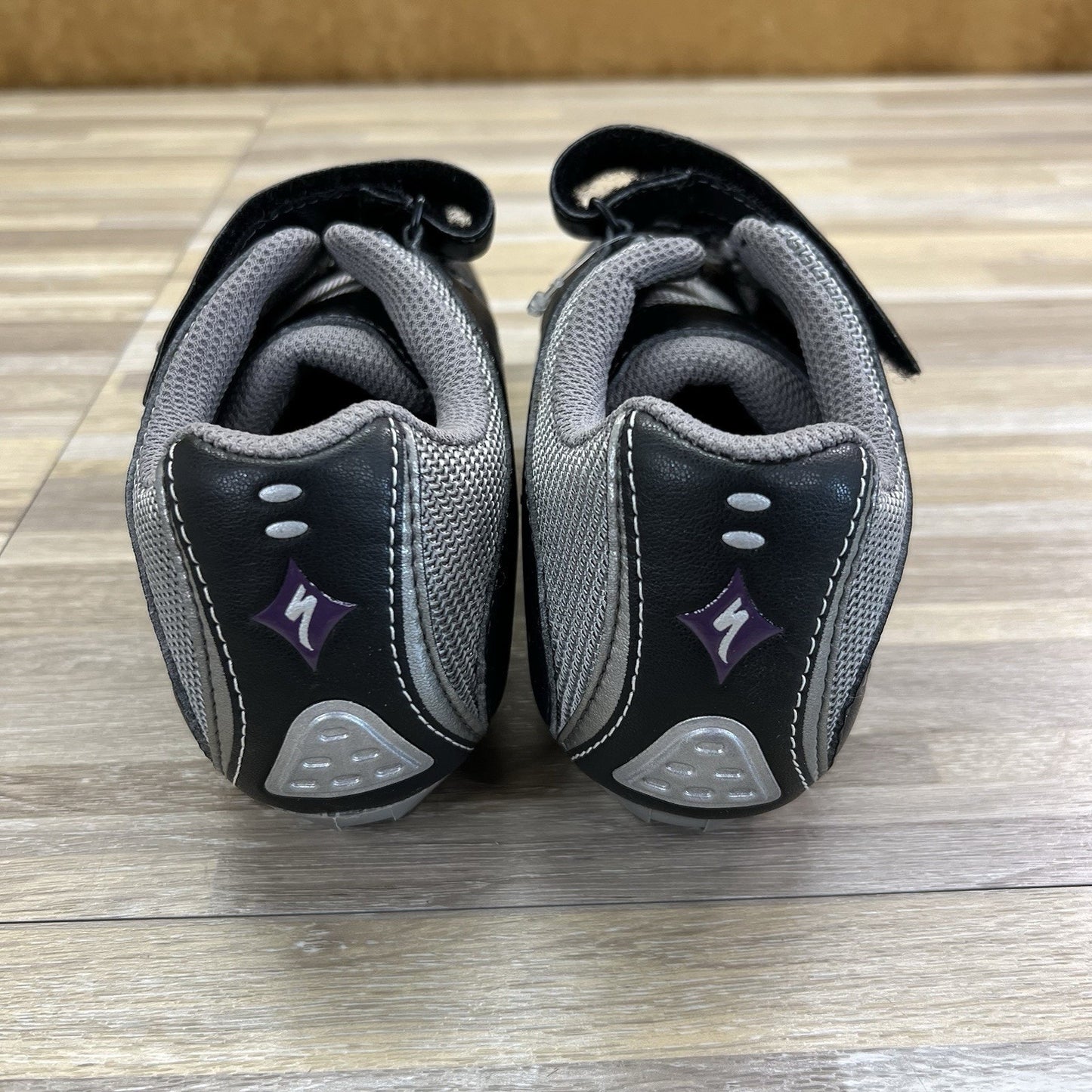 NWOT Specialized Spirita RD Women Cycling Shoes Size 7 Black Grey Clip On -8O645