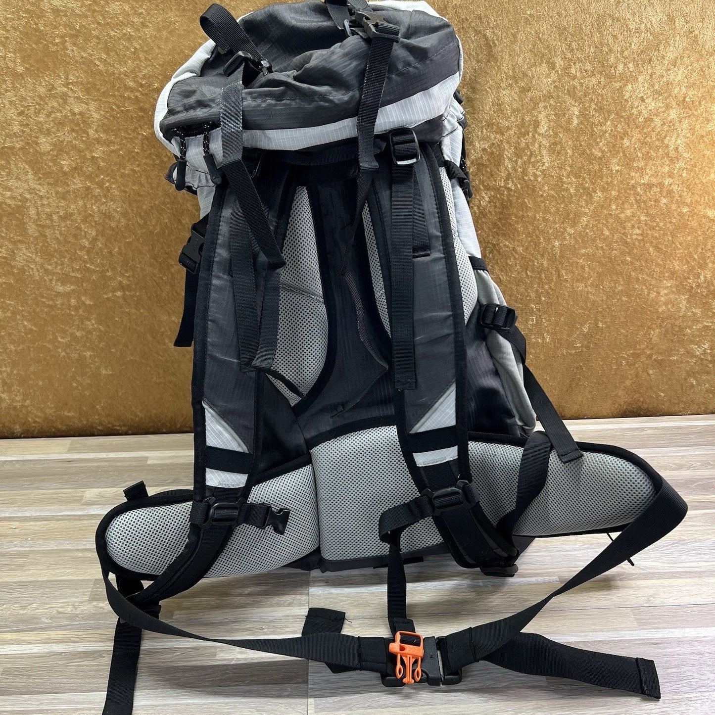 Teton Sports Summit 2800 Lightweight Hiking Daypack Padded - JN285