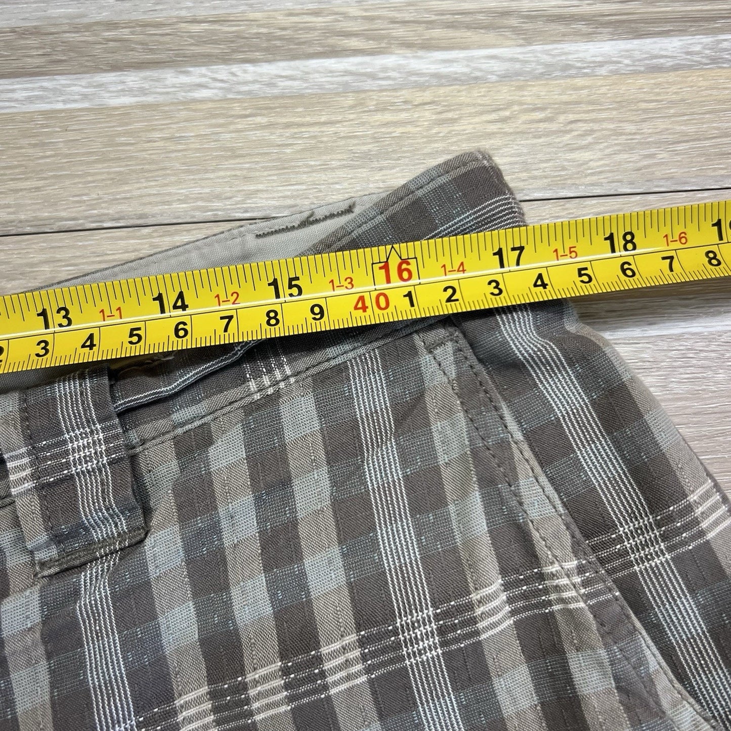 VTG Columbia Men’s Shorts Brown Plaid Chino Size 34 - JN321