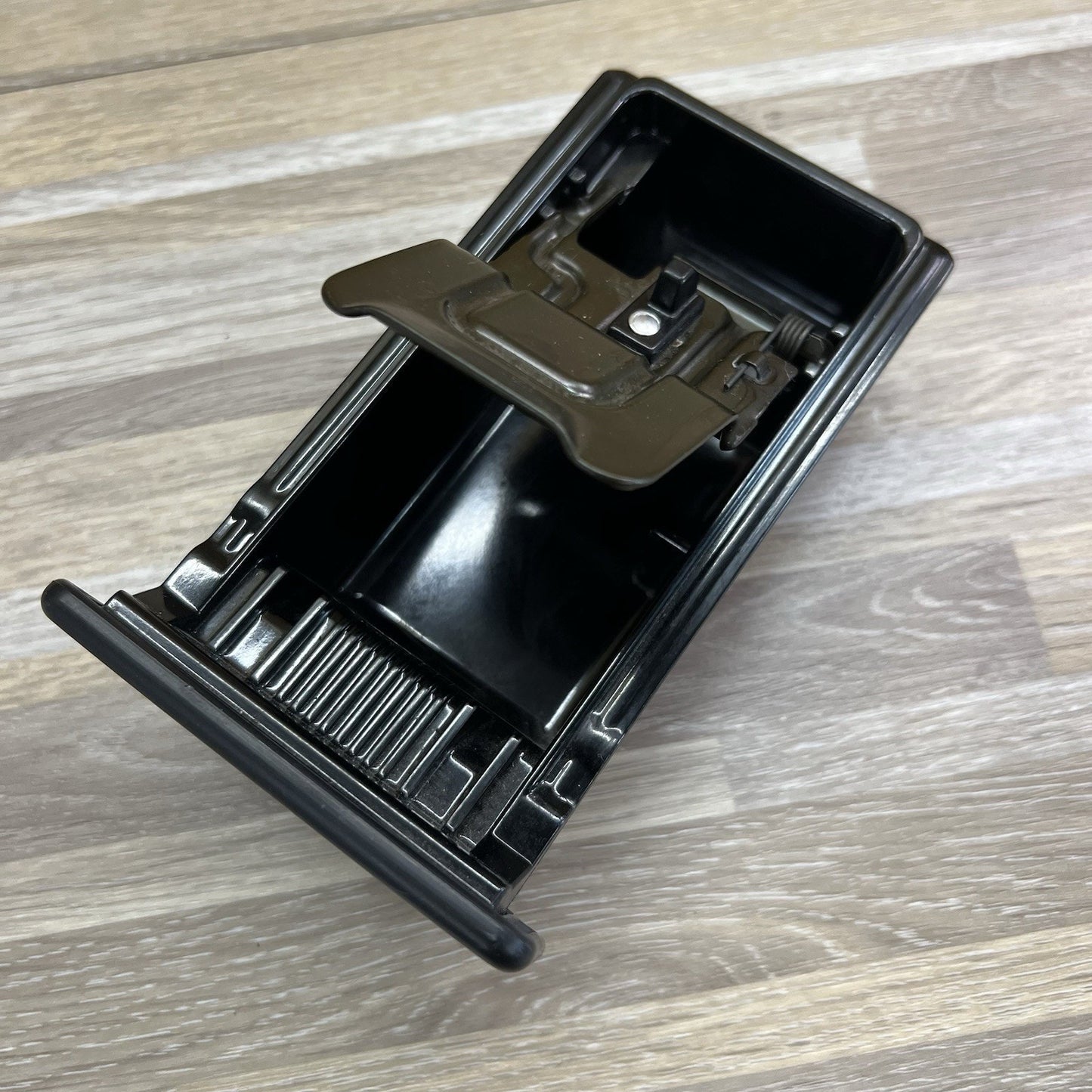 2000 2001 2002 2003 2004 Subaru Outback Ash Tray OEM 2913-205 - AG567