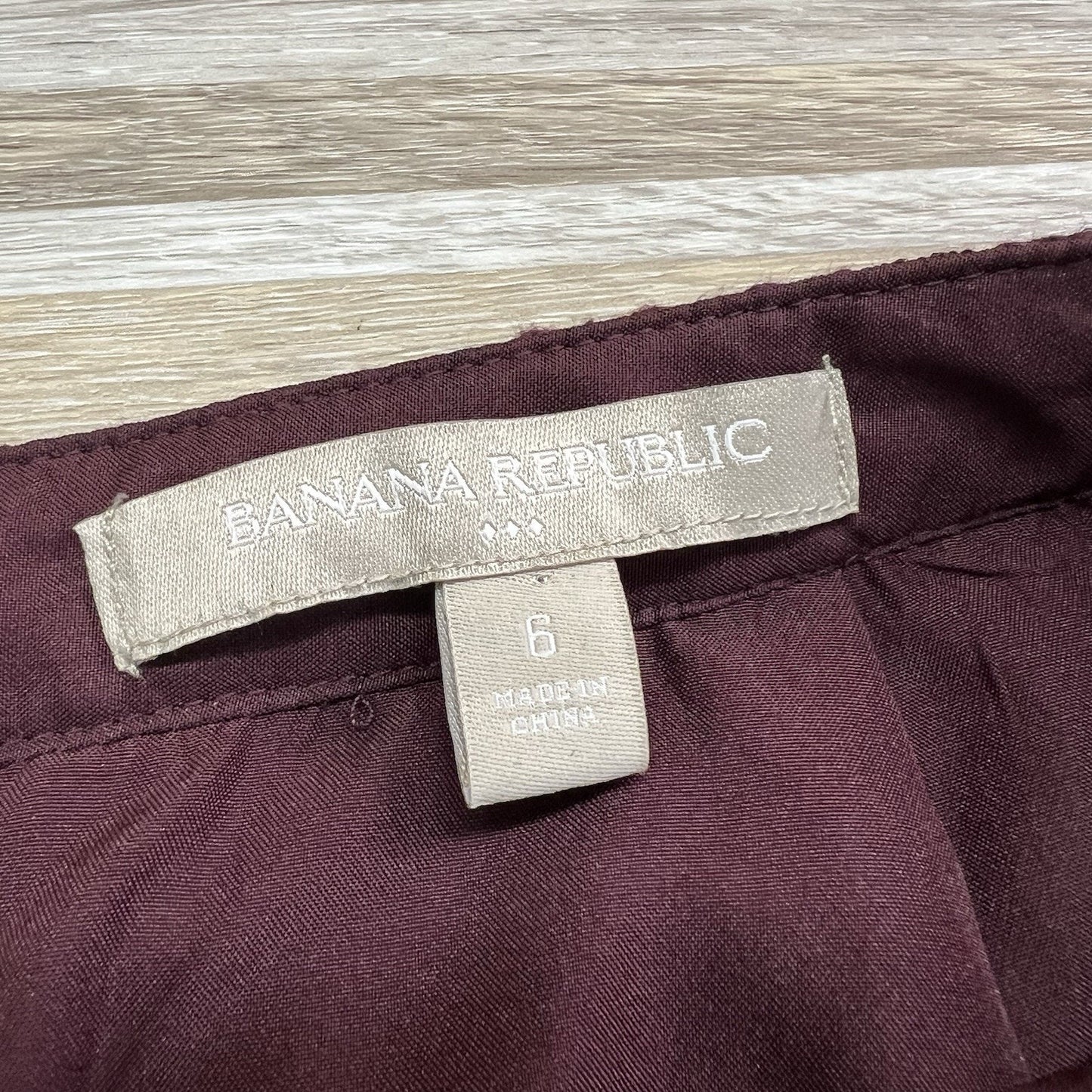 Banana Republic Pencil Skirt Maroon Lace Floral Size 6 - JN281