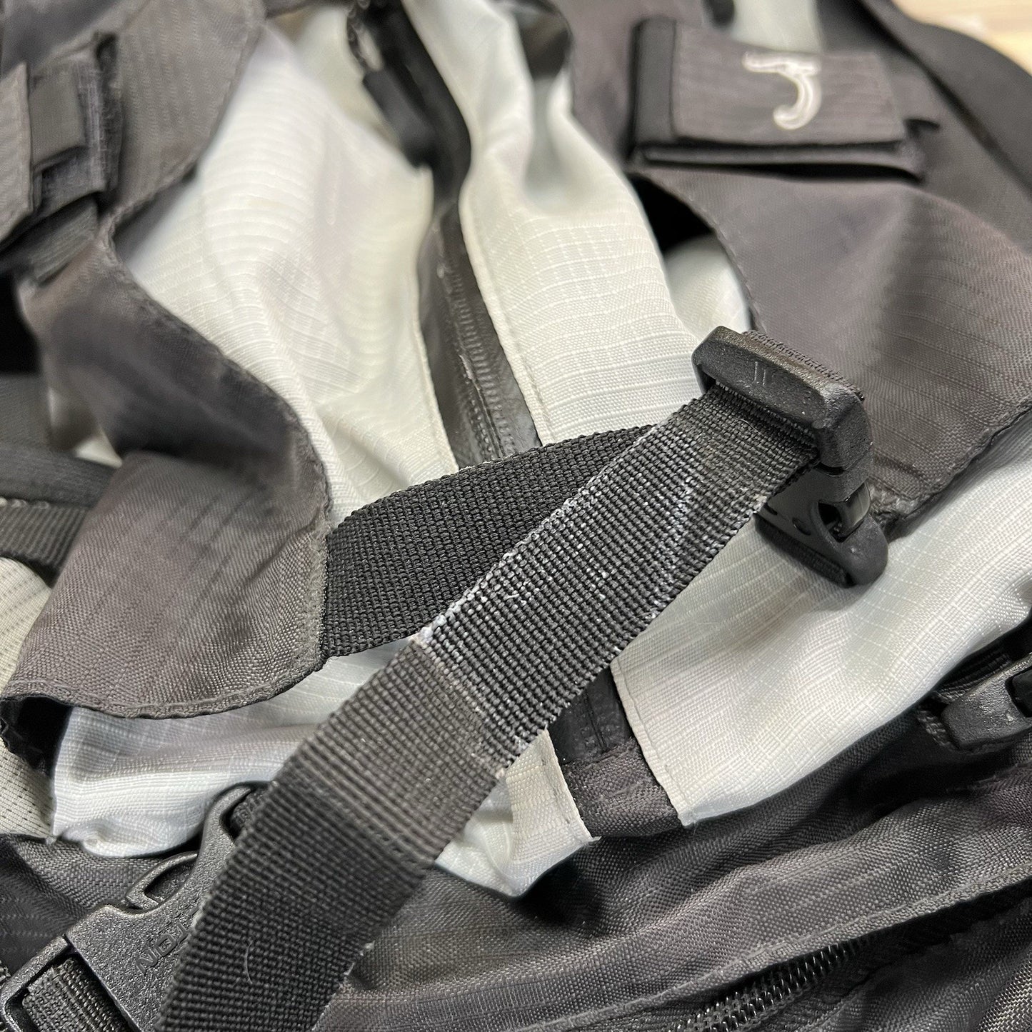 Teton Sports Summit 2800 Lightweight Hiking Daypack Padded - JN285