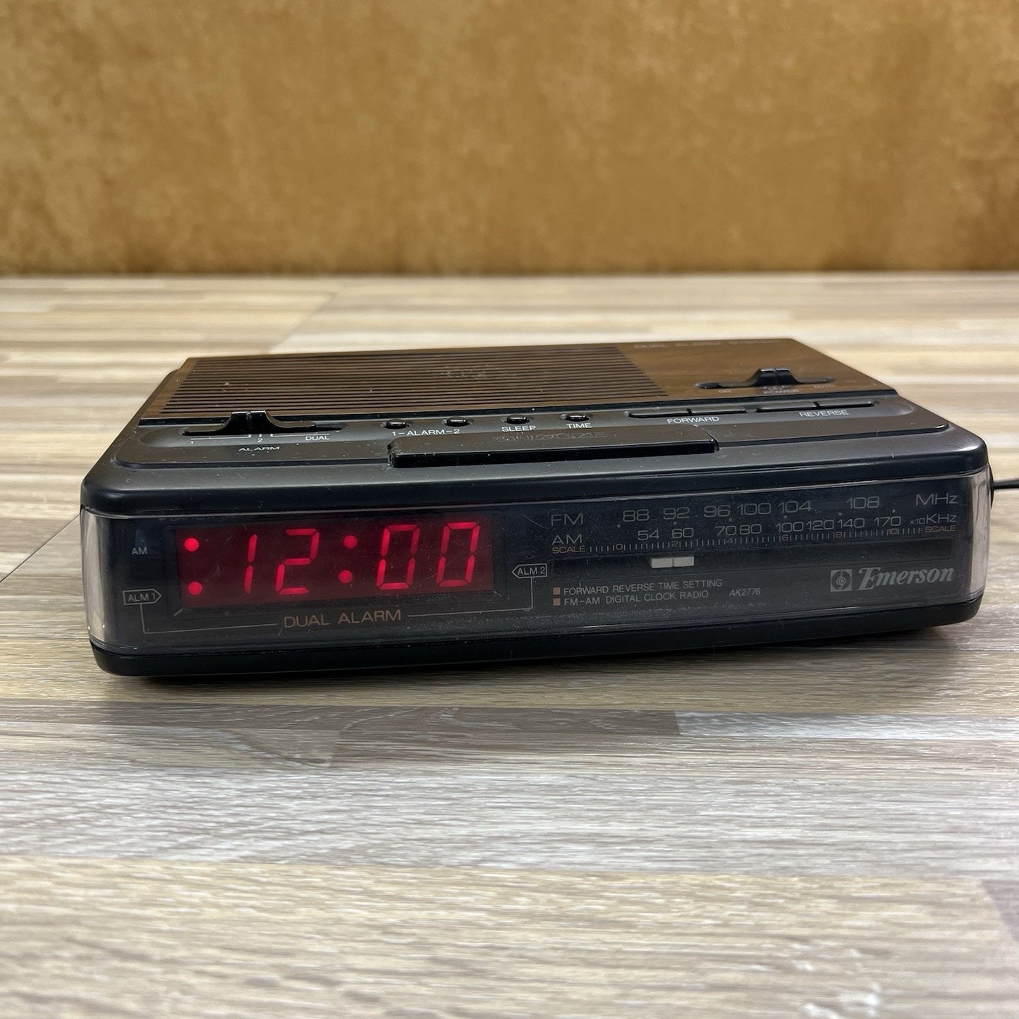 VTG 90s Era Emerson AM/FM Clock Radio Alarm AK2776 Wood Grain Tested WORKS 5D715