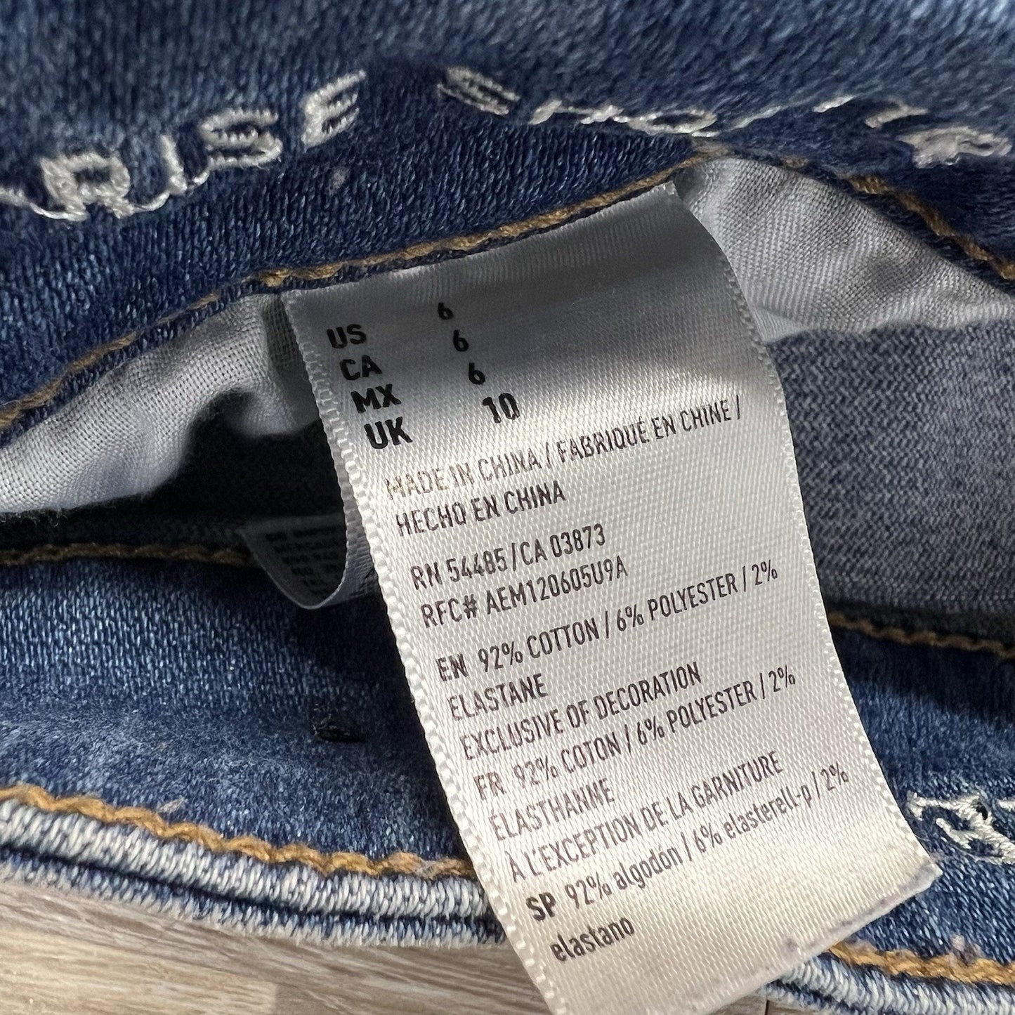 American Eagle Hi-Rise Shortie Denim Shorts Destroyed Size 6 28- JN278