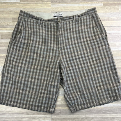 VTG Columbia Men’s Shorts Brown Plaid Chino Size 34 - JN321