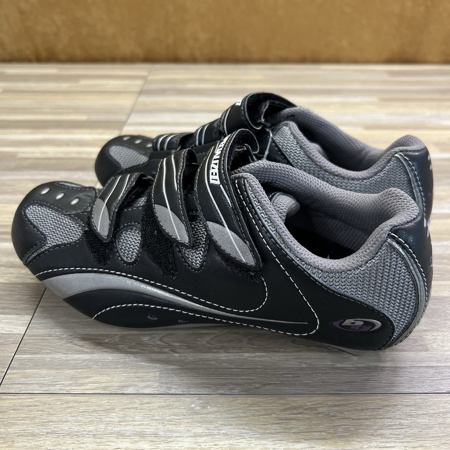 NWOT Specialized Spirita RD Women Cycling Shoes Size 7 Black Grey Clip On -8O645